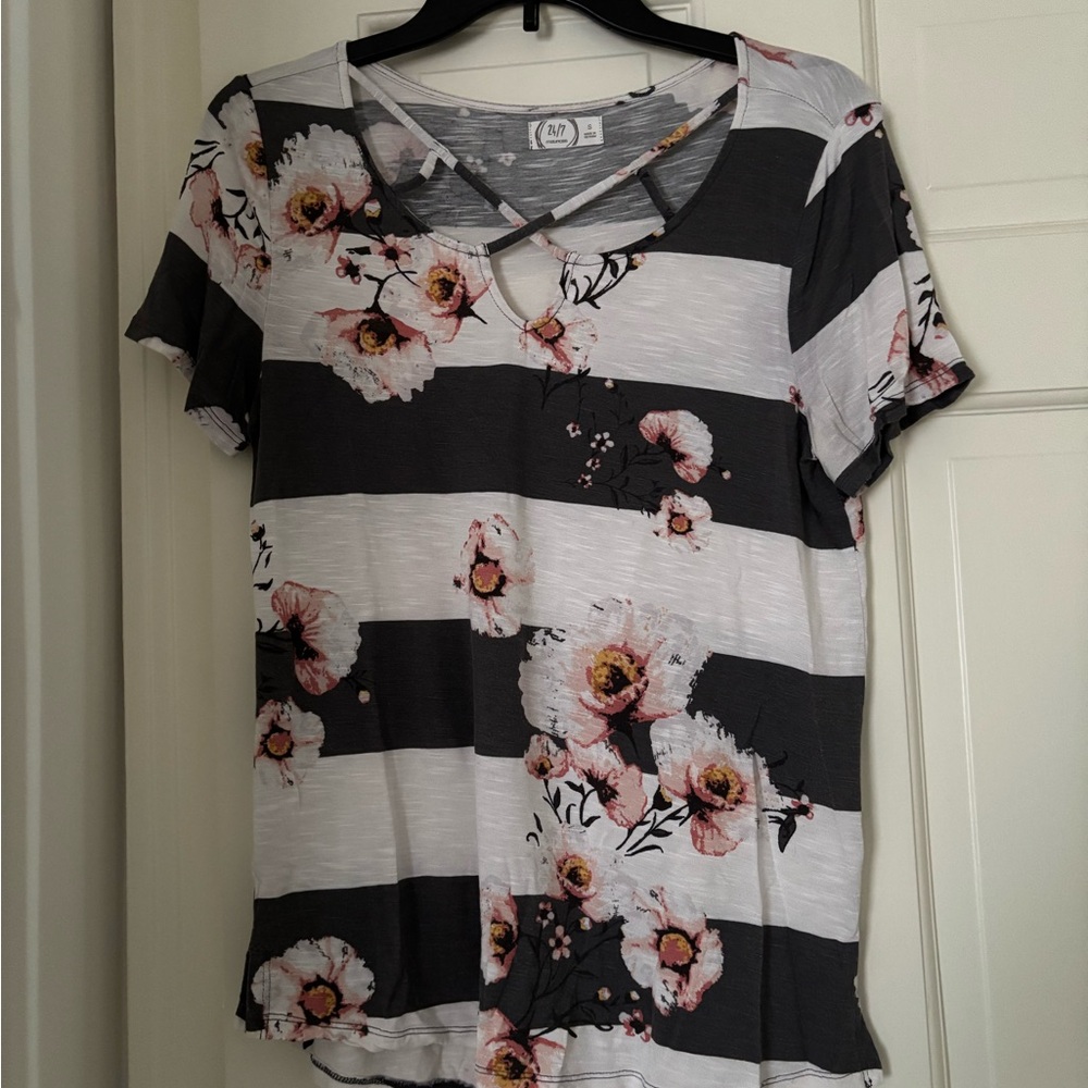 NWOT Maurices Black and White Floral Short Sleeve Top